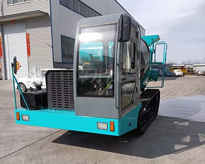 履带3方混凝土搅拌车