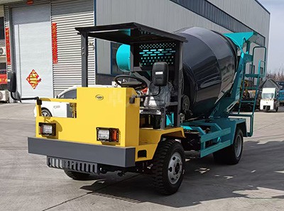 五证五轮2.5方搅拌车